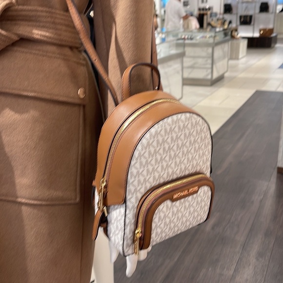 Michael Kors Ladies Backpack Bag Jaycee XS Conv Zip Backpack Vanilla - Picture 11 of 16